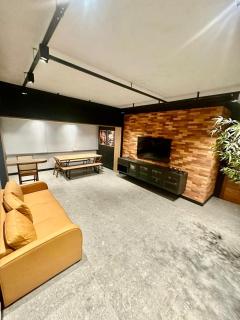 Apartamento moderno, todo reformado, no coração do Gonzaga - Santos - 0