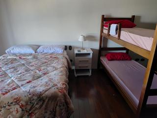 Quarto 3 Lindo Sobrado com Piscina no Centro - Campo Grande - 0