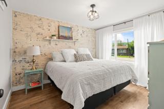 Stunning Heritage Home, Sleep 10, Hot Tub, Private Yard, Firepit, - 0