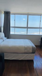 Accommodation Front - Simplistic Beachfront 2 Sleeper with Stunning View - Durban - 6