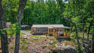 The Bear Necessities Cabin with Hot Tub on the Brow - Fort Payne - 3