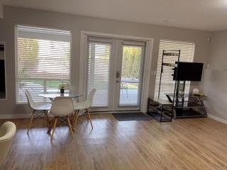 3 Bedrooms 2 Baths & Parking Great Vancouver Private - Surrey - 8
