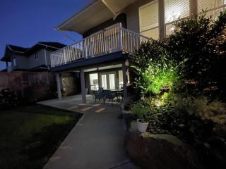 3 Bedrooms 2 Baths & Parking Great Vancouver Private - Surrey - 2