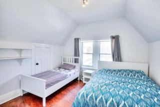 Iconic 3 Bedroom Condo Downtown - Montréal - 9