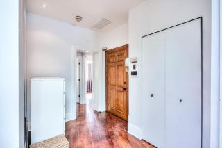 Iconic 3 Bedroom Condo Downtown - Montréal - 6