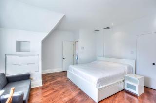 Iconic 3 Bedroom Condo Downtown - Montréal - 4