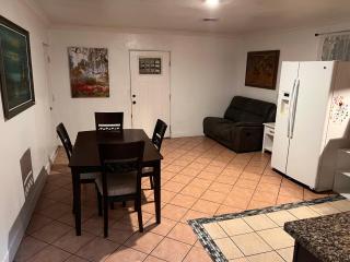 Downtown Secluded Room 2 - Phoenix - 9