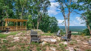 The Bear Necessities Cabin with Hot Tub on the Brow - Fort Payne - 2