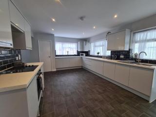 Meadow View - large commercial accommodation - Chilworth - 8