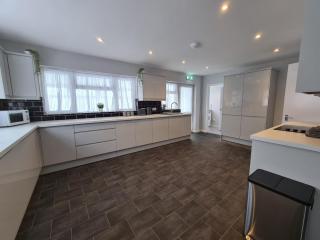 Meadow View - large commercial accommodation - Chilworth - 3