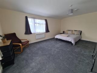 Meadow View - large commercial accommodation - Chilworth - 1