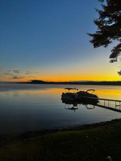 Saratoga Lake House with a boat dock and beach - Saratoga Springs - 0