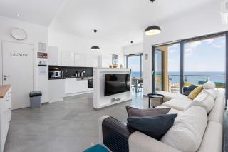 Modern Top Floor Sea View 3BR with Pools, Spa & Fitness - Bečići - 9