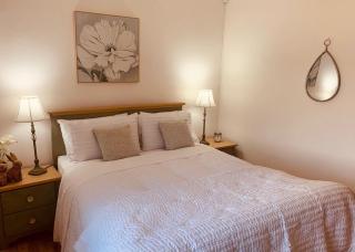 Olivia-Leigh Cottage - Newry - 1