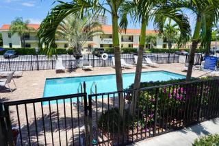 Haven - Walk to the Beach, Free Bikes, and Pool! - Palm Beach Shores - 5