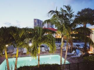 Haven - Walk to the Beach, Free Bikes, and Pool! - Palm Beach Shores - 2