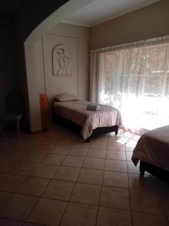 9 wena Ave Guesthouse - Klerksdorp - 2