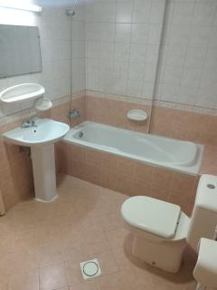 WELL FURNISHED ROOM sharing bathroom ONLY for COUPLE & FEMALE NEAR CORNICHE - 3