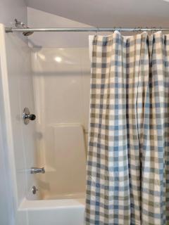 Authentic Cottage on Lake George - - 1