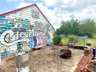 Sleep with a LION! 3 bedroom, near Downtown, Tremont, Ohio city!! - 7