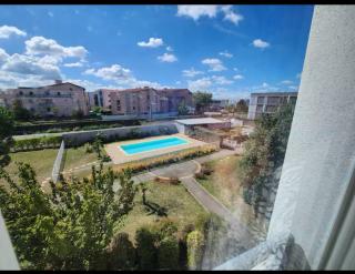 Stunning T2 pool box-Meyzieu Gare-Stade-Eurexpo - Meyzieu - 9