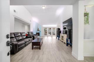 Cozy 4BR House with Fireplace. 10 Min to Chinatown - Houston - 9