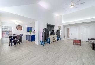 Cozy 4BR House with Fireplace. 10 Min to Chinatown - Houston - 8