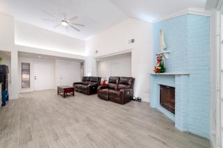 Cozy 4BR House with Fireplace. 10 Min to Chinatown - Houston - 7