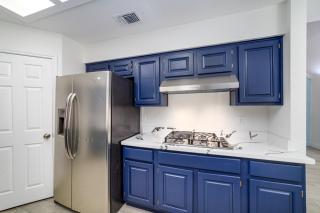 Cozy 4BR House with Fireplace. 10 Min to Chinatown - Houston - 3