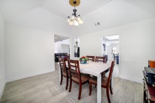 Cozy 4BR House with Fireplace. 10 Min to Chinatown - Houston - 2