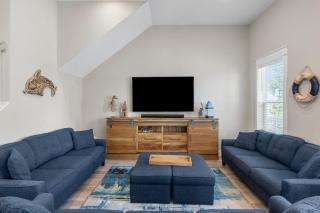 Mins to Beach Access Pet-Friendly Golf Cart 30A White Sands by AvantStay - Santa Rosa Beach - 2