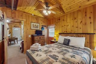 Cozy Cabin - Naples - 1