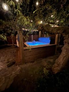 The Machine House - Hot Tub - Outdoor Bar - Ashby de la Zouch - 9