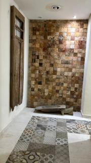 Cozy and Central Room - 7