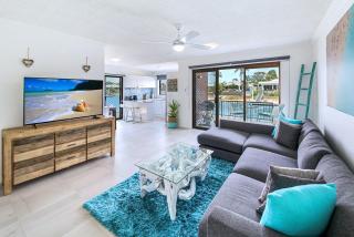 Amazing Modern Waterfront Apartment on the Canal - Mooloolaba - 5
