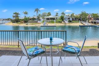 Amazing Modern Waterfront Apartment on the Canal - Mooloolaba - 2