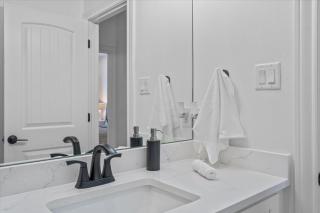 High Style in H-Town with Luxury near Downtown - 3