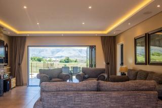 Serenity, Cathkin Estates by Euphoric Leisure - Winterton - 4