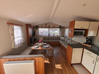 8 Berth Family Caravan with private terrace - Saint Osyth - 3