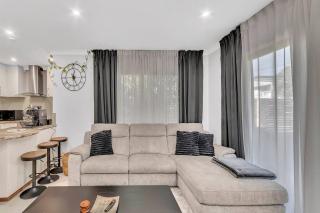 Mono Haus - Sleek Doubleview Escape near Beach & CBD - Perth - 3