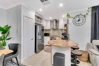Mono Haus - Sleek Doubleview Escape near Beach & CBD - Perth - 2