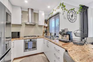 Mono Haus - Sleek Doubleview Escape near Beach & CBD - Perth - 1