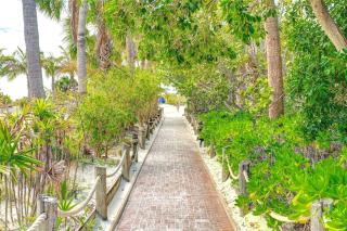 The Village Breeze 6BR with heated Pool, near Beach, 250ft to Siesta Key Village! - Siesta Key - 8