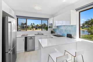 Beautiful Modern Waterfront Apartment on the Canal - Mooloolaba - 8