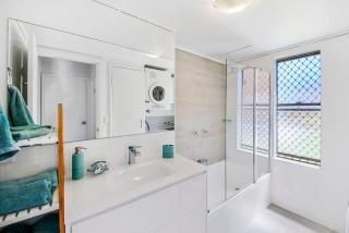 Beautiful Modern Waterfront Apartment on the Canal - Mooloolaba - 7