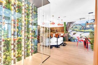 Avatar Lakefront Villa - Heated Pool & Cinema in Miami - Hammocks - 3