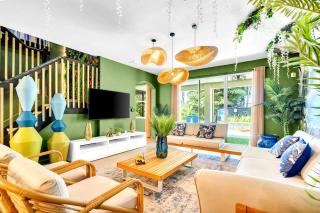 Ethereal Oasis Miami - Bioluminescent Lakefront Villa - Cinema & Heated Pool Spa - 1