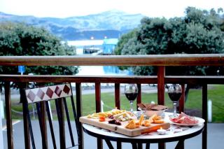 Waterfront Akaroa Retreat with Harbour Views & Balcony - Akaroa - 9