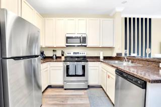 2BR Condo - Pool Hot Tub & Games - Near Disney - Orlando - 1
