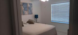Room 5 minutes from PBI Airport - West Palm Beach - 1